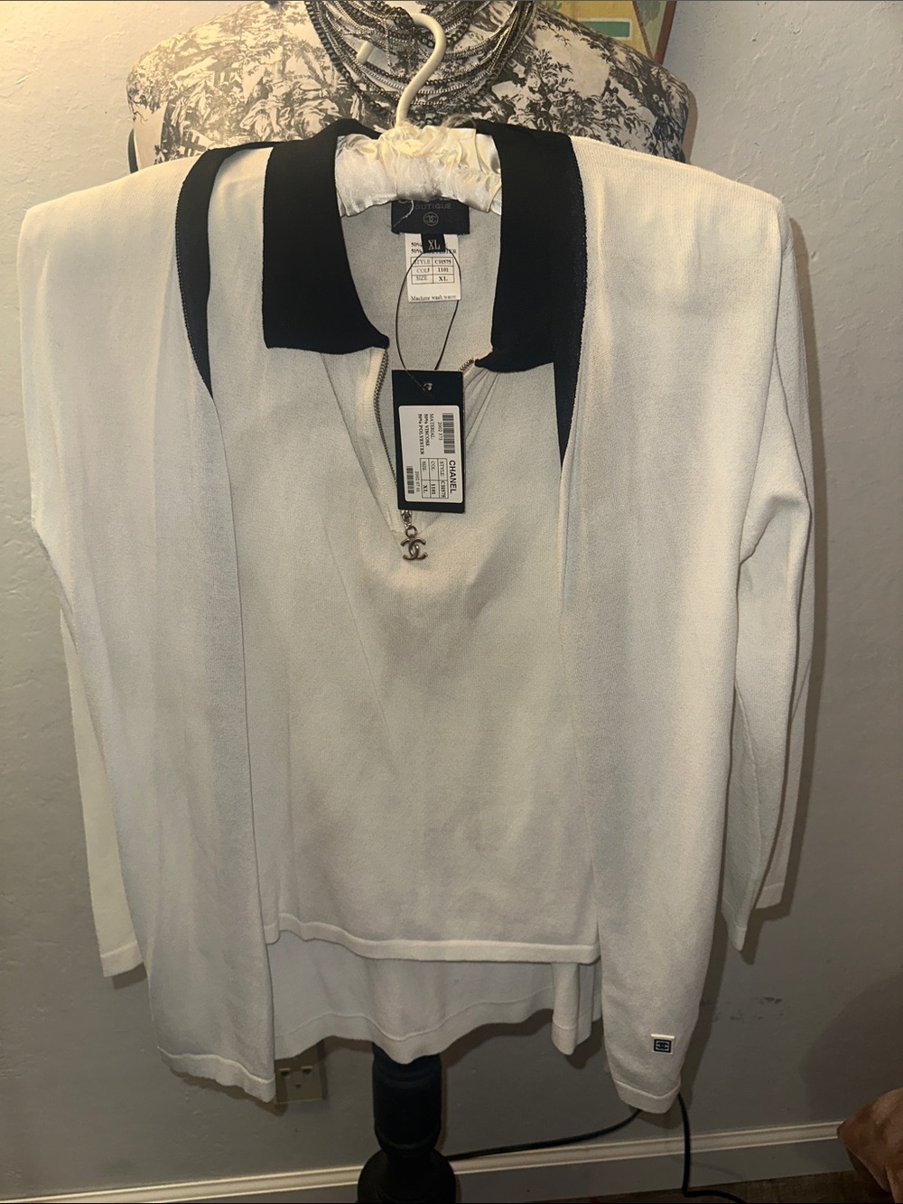 Vintage CHANEL Boutique 2002 Knit Sweater XL Black & White CC